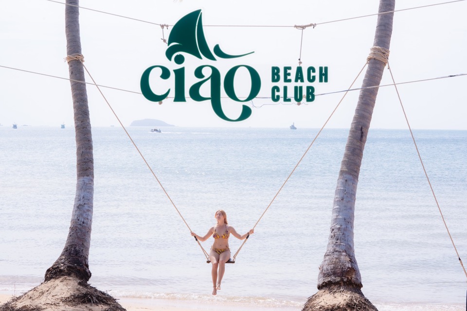 B&atilde;i biển ri&ecirc;ng tư Ciao Beach Club tại H&ograve;n Thơm.