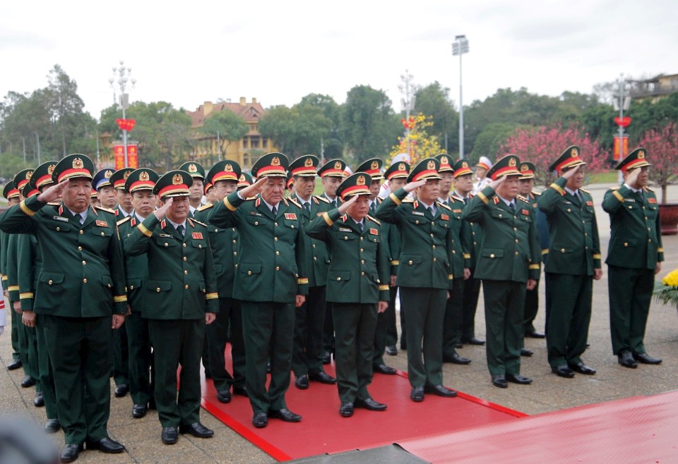 Đo&agrave;n đại biểu Qu&acirc;n ủy Trung ương, Bộ Quốc ph&ograve;ng v&agrave;o Lăng viếng Chủ tịch Hồ Ch&iacute; Minh