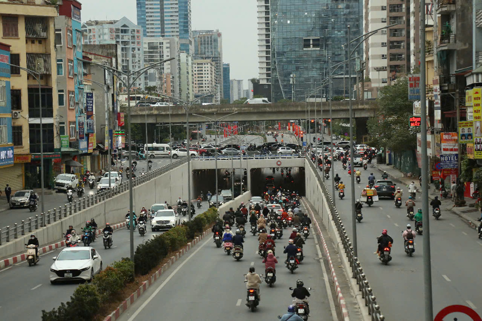 Hầm chui L&ecirc; Văn Lương th&ocirc;ng tho&aacute;ng giờ cao điểm s&aacute;ng.&nbsp;