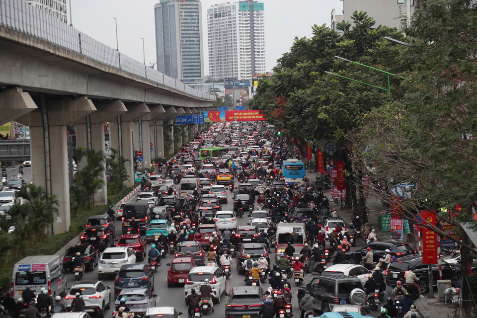 Đường Nguyễn Tr&atilde;i chật cứng phương tiện.&nbsp;