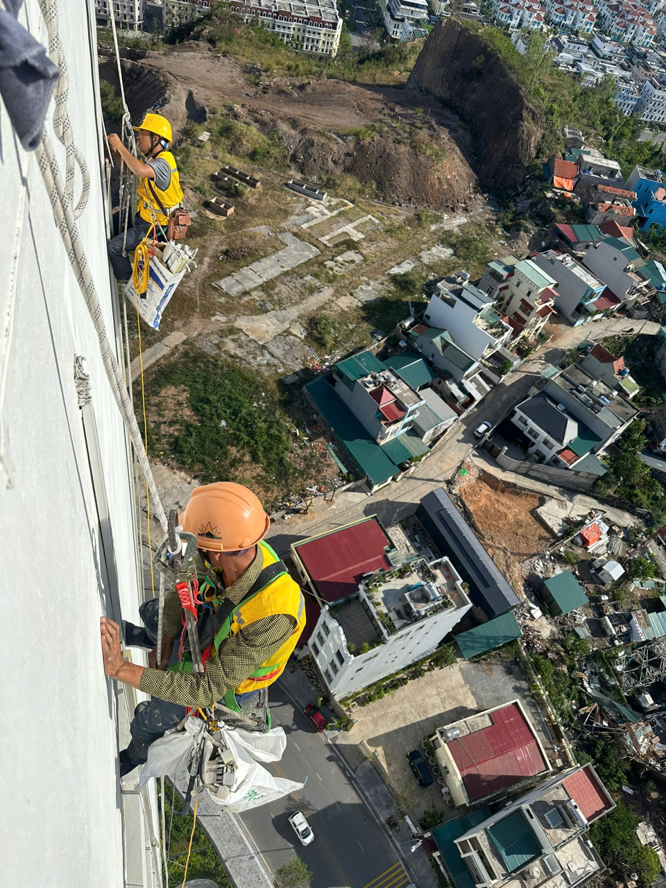 Người lao động An Phước đ&atilde; l&agrave;m việc tr&ecirc;n những c&ocirc;ng tr&igrave;nh. Ảnh: Khắc Ki&ecirc;n