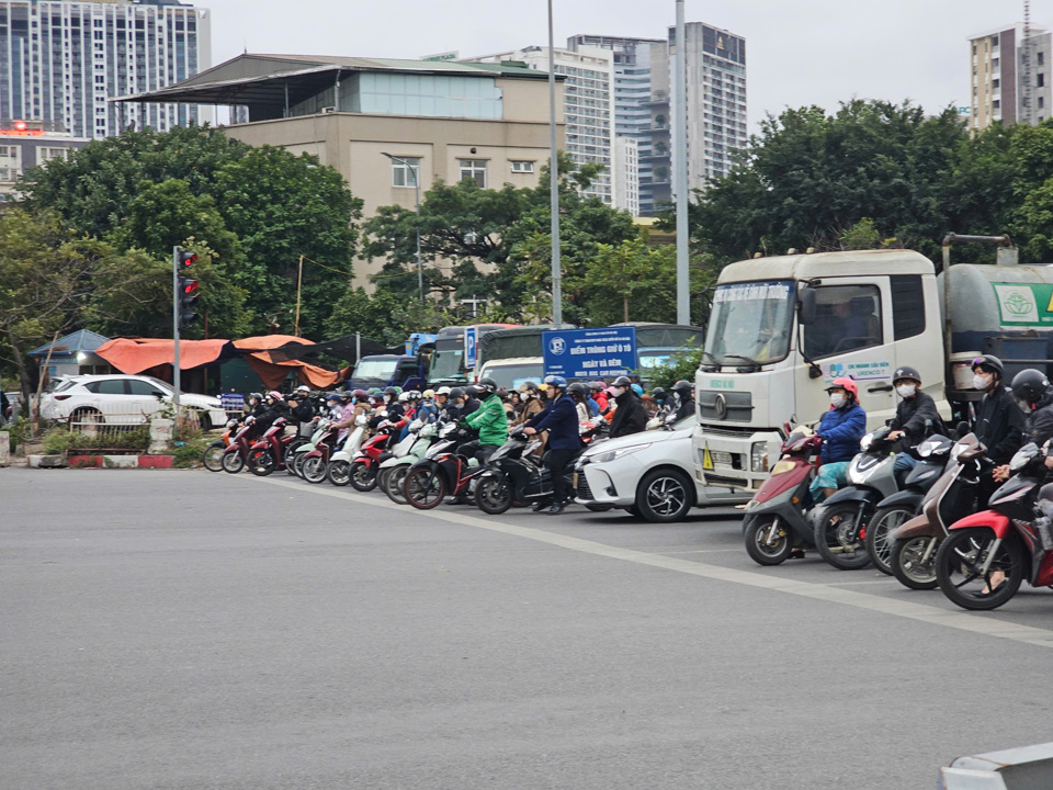 Người d&acirc;n chấp h&agrave;nh tốt c&aacute;c quy định của Luật Trật tự an to&agrave;n giao th&ocirc;ng đường bộ.&nbsp;