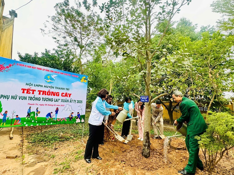 Hội LHPN huyện Thanh Trì phát động Tết trồng cây “Phụ nữ vun trồng tương lai” - Ảnh 2