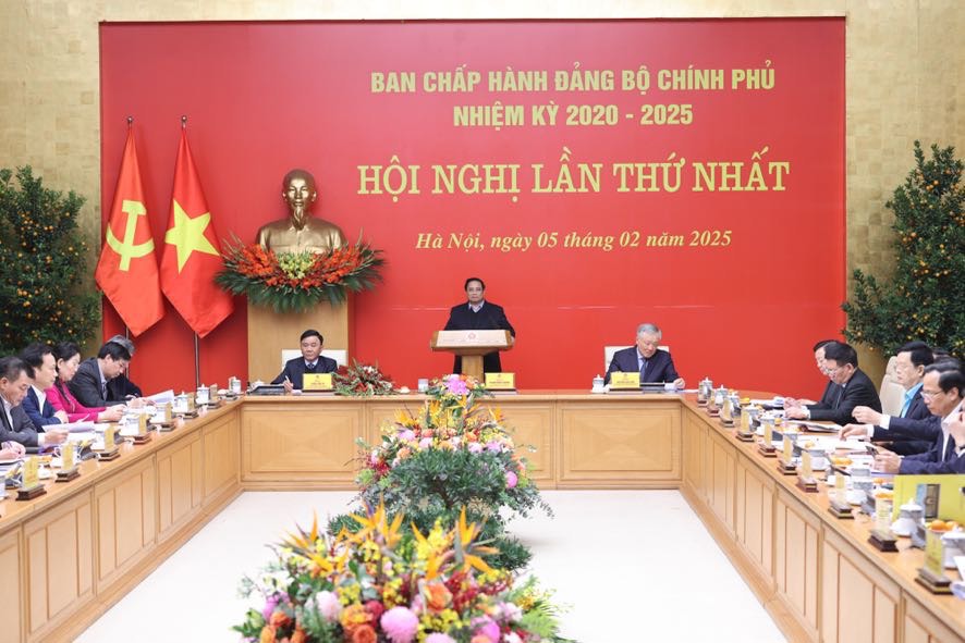 Thủ tướng Phạm Minh Ch&iacute;nh, B&iacute; thư Đảng uỷ Ch&iacute;nh phủ chủ tr&igrave; Hội nghị lần thứ nhất Ban Chấp h&agrave;nh Đảng bộ Ch&iacute;nh phủ nhiệm kỳ 2020-2025 - Ảnh: VGP/Nhật Bắc