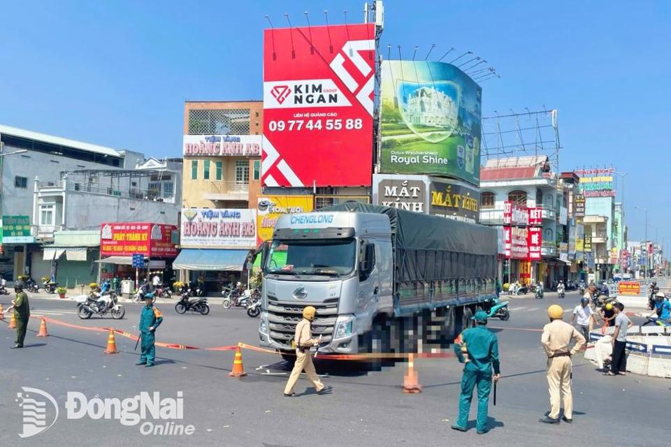 Hiện trường vụ tai nạn giao th&ocirc;ng tại TP Bi&ecirc;n H&ograve;a. Ảnh: L&ecirc; Duy