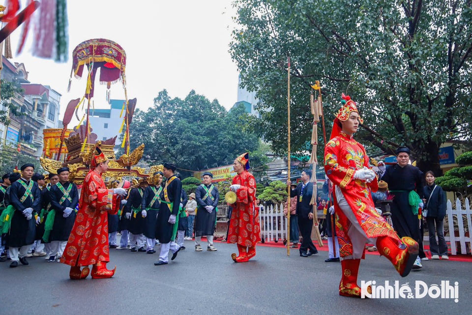 Kể từ đ&oacute;, từ ng&agrave;y m&ugrave;ng 9 đến 12 th&aacute;ng Gi&ecirc;ng, d&acirc;n l&agrave;ng lại tổ chức lễ hội rước Th&agrave;nh Ho&agrave;ng Ph&ugrave;ng.&nbsp;