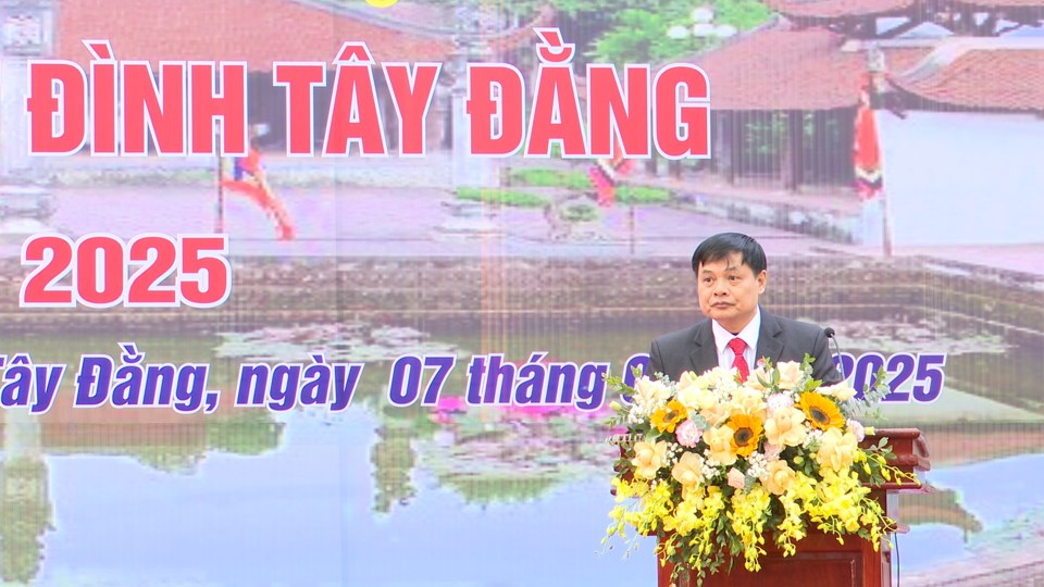 Chủ tịch UBND thị trấn T&acirc;y Đằng Nguyễn Đại Hải ph&aacute;t biểu khai hội.