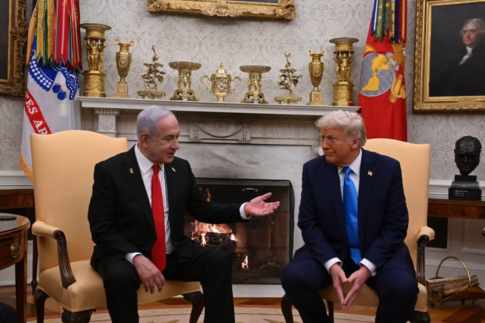 Tổng thống Mỹ Donald Trump trong buổi tiếp&nbsp;Thủ tướng Israel Benjamin Netanyahu tại Nh&agrave; Trắng ng&agrave;y 4/2. Ảnh: X/Thủ tướng Israel