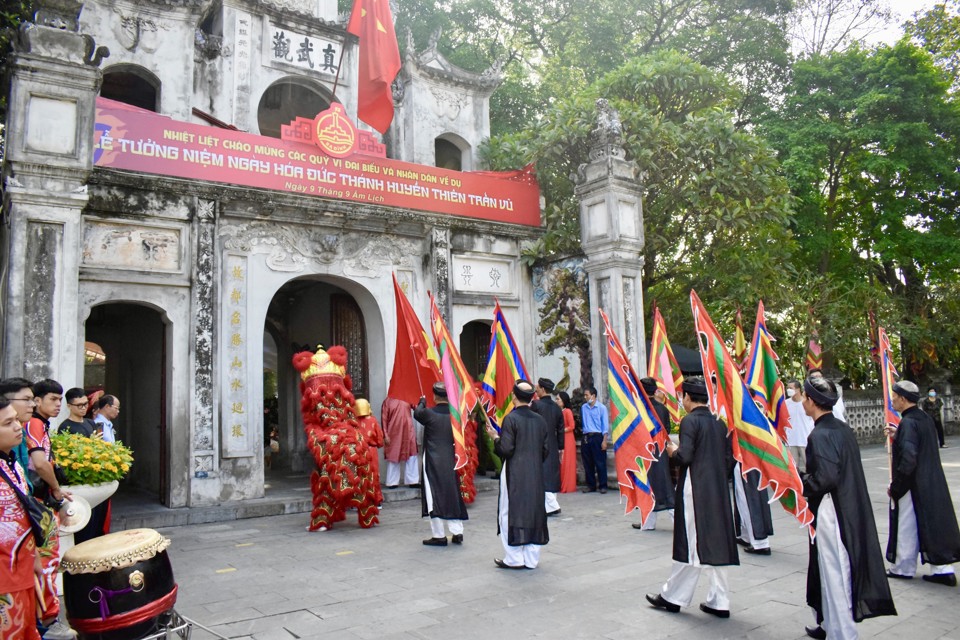 Hằng năm,&nbsp;UBND quận Ba Đ&igrave;nh tổ chức kỷ niệm ng&agrave;y h&oacute;a Đức Th&aacute;nh Huyền Thi&ecirc;n Trấn Vũ tại đền Qu&aacute;n Th&aacute;nh.&nbsp;