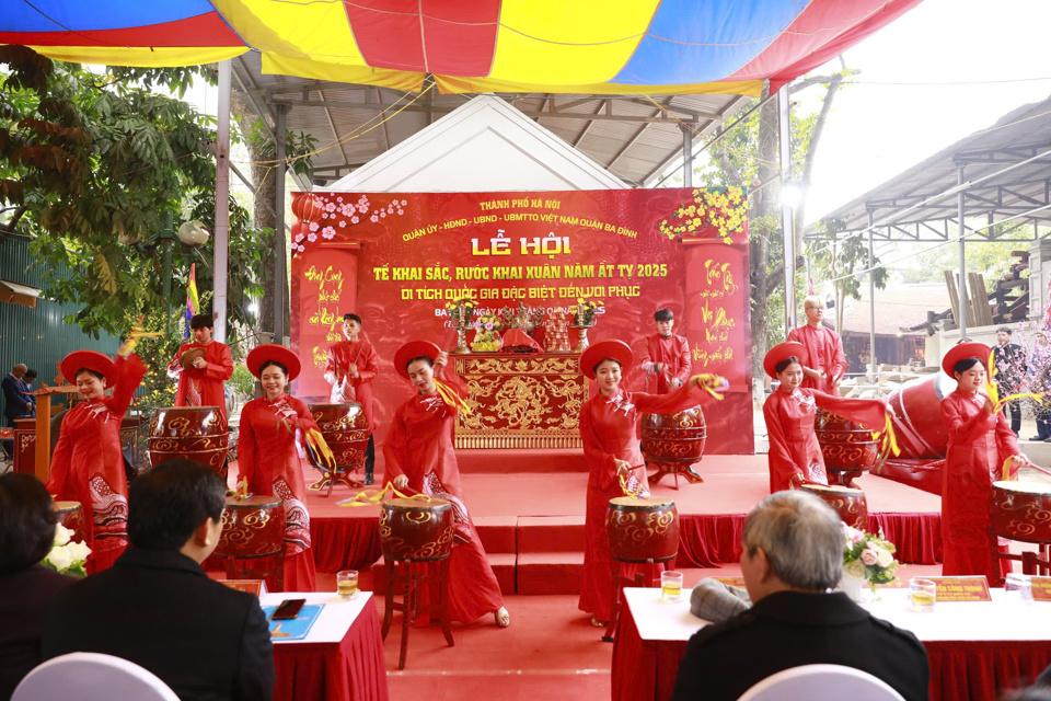 M&agrave;n trống hội khai mạc Lễ hội.&nbsp;