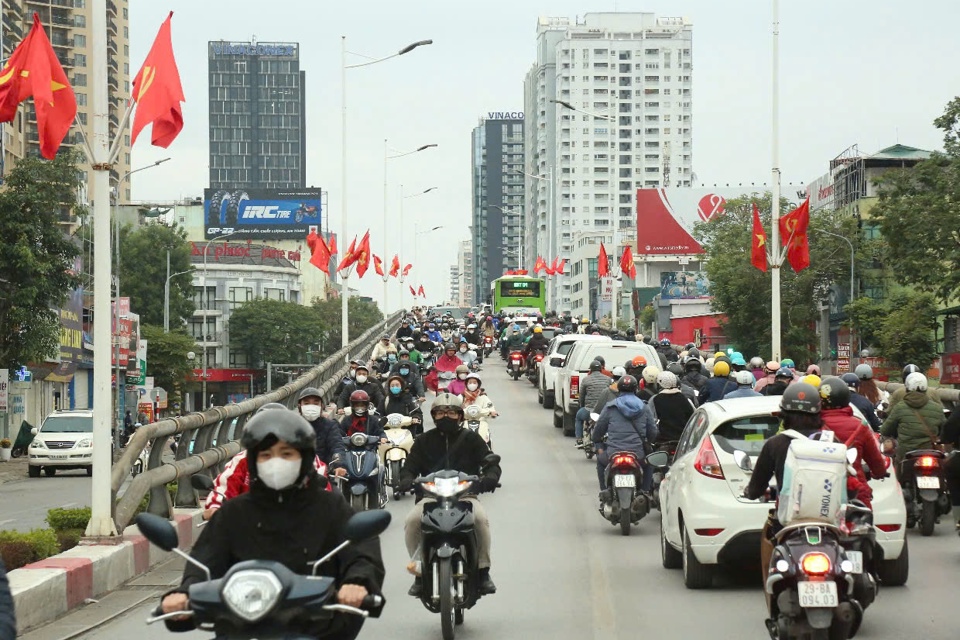 Luật Trật tự, an to&agrave;n giao th&ocirc;ng đường bộ đ&atilde; nhanh ch&oacute;ng được phổ cập đến từng cơ quan, từng gia đ&igrave;nh, qua đ&oacute; đ&atilde; l&agrave;m thay đổi nhận thức của to&agrave;n x&atilde; hội trong việc tham gia giao th&ocirc;ng.