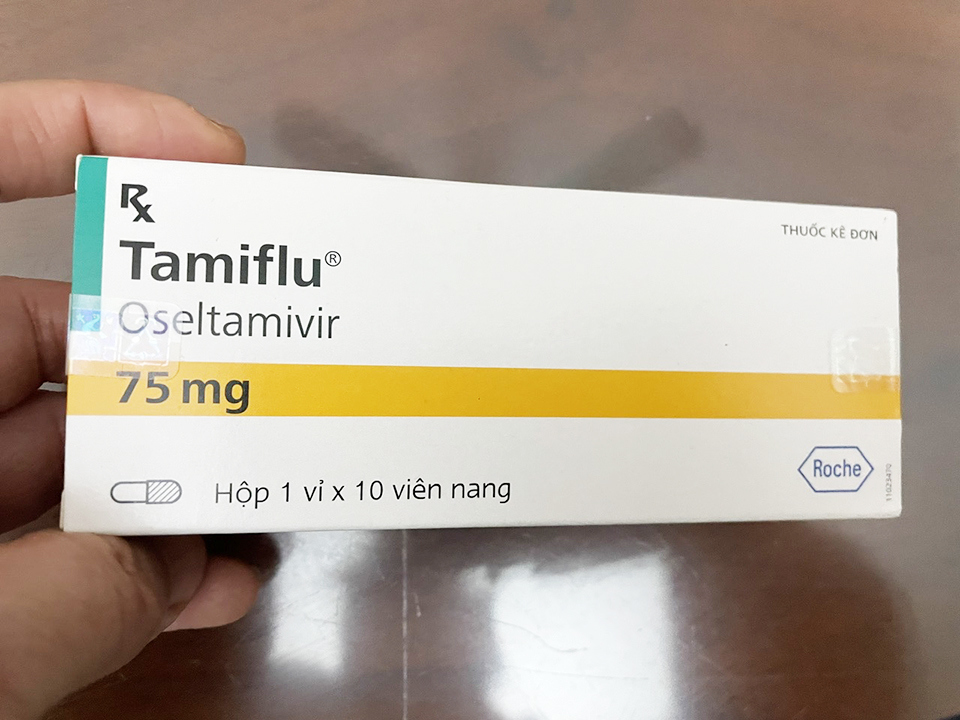 Người d&acirc;n đổ x&ocirc; mua thuốc Tamiflu điều trị c&uacute;m A. Ảnh: Thanh B&igrave;nh