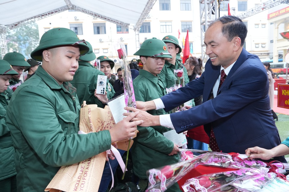 Tây Hồ: 57 tân binh lên đường nhập ngũ - Ảnh 4