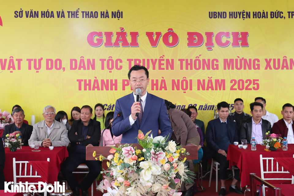 Ph&aacute;t biểu khai mạc, Ph&oacute; Gi&aacute;m đốc Sở VH&amp;TT H&agrave; Nội Phạm Xu&acirc;n T&agrave;i cho biết, m&ocirc;n vật&nbsp;l&agrave; một trong những n&eacute;t đẹp truyền thống của d&acirc;n tộc, đ&atilde; tồn tại v&agrave; ph&aacute;t triển từ l&acirc;u đời, gắn b&oacute; mật thiết với đời sống của Nh&acirc;n d&acirc;n lao động. Tại H&agrave; Nội, phong tr&agrave;o tập luyện v&agrave; thi đấu m&ocirc;n vật đ&atilde; kh&ocirc;ng ngừng ph&aacute;t triển, đ&oacute;ng g&oacute;p nhiều vận động vi&ecirc;n xuất sắc cho đội tuyển quốc gia.