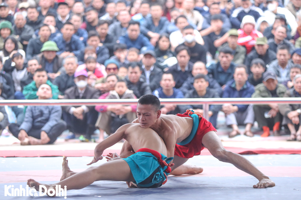 Ngay sau lễ khai mạc, c&aacute;c đ&ocirc; vật phong tr&agrave;o bước v&agrave;o tranh t&agrave;i ở những nội dung đầu ti&ecirc;n của giải.