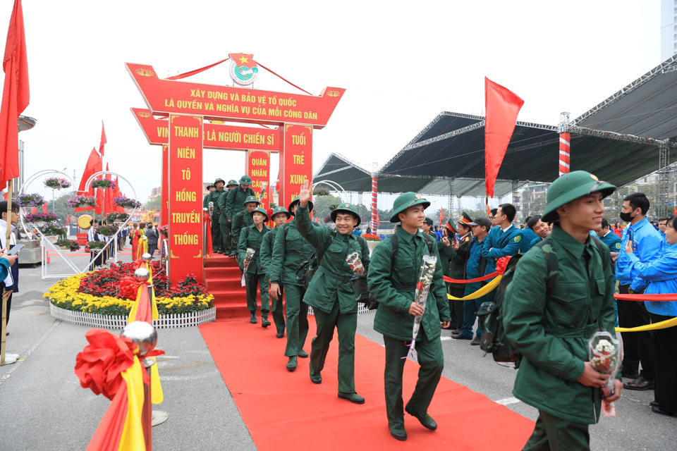 C&aacute;c t&acirc;n binh huyện Thanh Tr&igrave; l&ecirc;n đường nhập ngũ năm 2025.