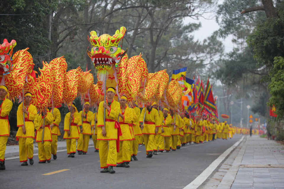 H&agrave;ng ngh&igrave;n người tham gia lễ hội C&ocirc;n Sơn - Kiếp Bạc.