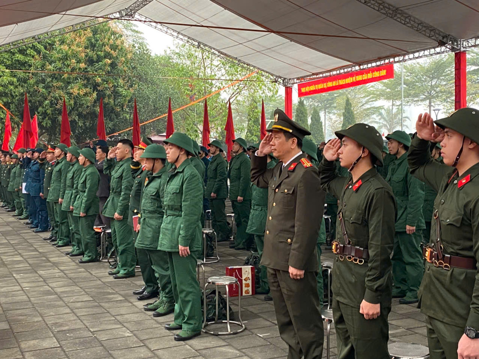 100 thanh niên quận Long Biên lên đường nhập ngũ - Ảnh 2