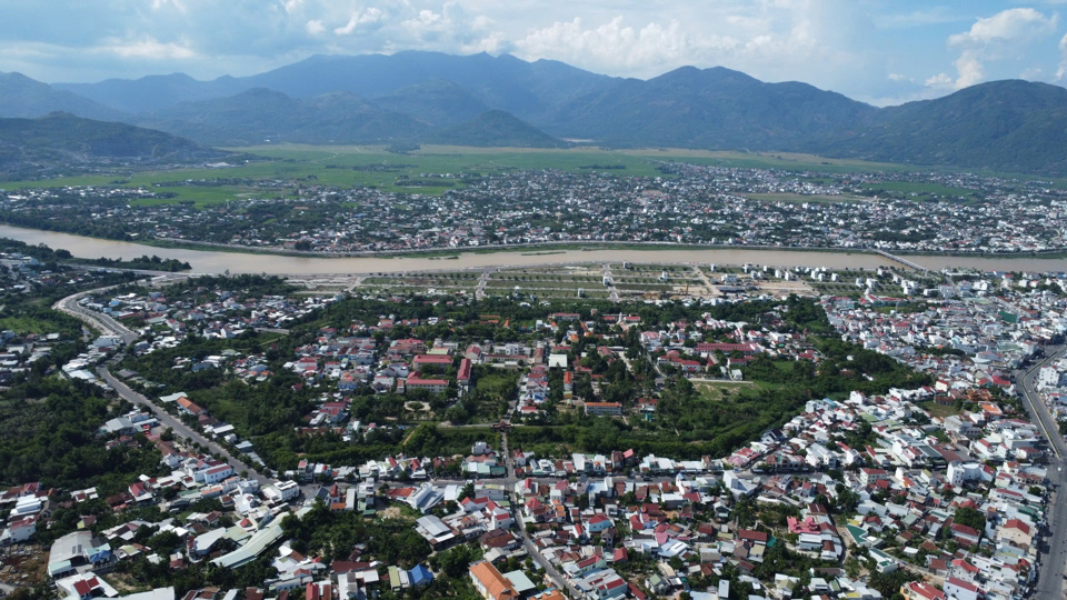 Th&agrave;nh cổ Di&ecirc;n Kh&aacute;nh nh&igrave;n từ tr&ecirc;n cao.