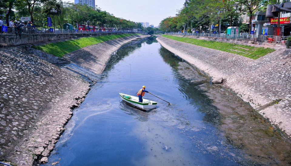 Xử l&yacute; triệt để c&aacute;c nguồn thải ra s&ocirc;ng T&ocirc; Lịch l&agrave; điều kiện ti&ecirc;n quyết để hồi sinh d&ograve;ng s&ocirc;ng n&agrave;y.