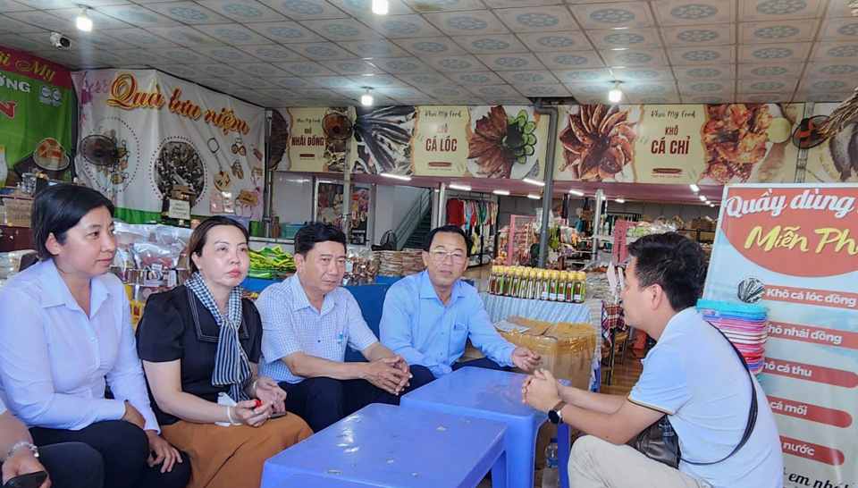 Đo&agrave;n kiểm tra li&ecirc;n ng&agrave;nh do Thanh tra của Sở Văn h&oacute;a, Thể thao v&agrave; Du lịch TP Cần Thơ chủ tr&igrave; đ&atilde; đến kiểm tra Cơ sở điểm dừng ch&acirc;n Khởi My.