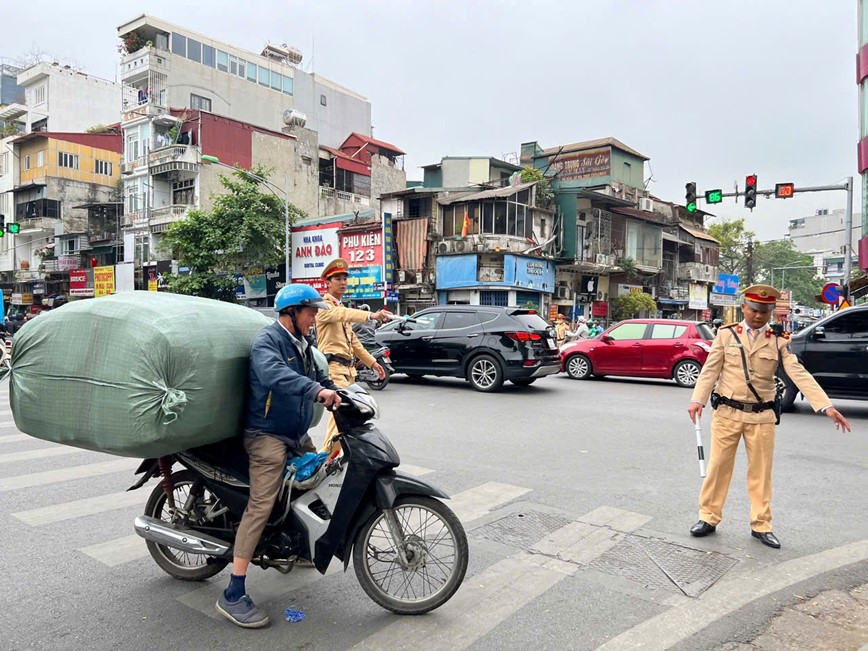 Hà Nội xử lý 40.595 vi phạm giao thông đợt cao điểm Tết Nguyên đán - Ảnh 1