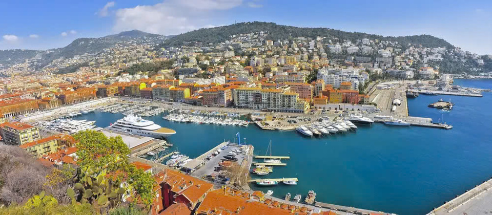 Nice, vi&ecirc;n ngọc qu&yacute; của v&ugrave;ng French Riviera, l&agrave; một trong những điểm đến kh&ocirc;ng thể bỏ lỡ đối với những ai đam m&ecirc; ẩm thực v&agrave; nghệ thuật. Ảnh: Traveloka