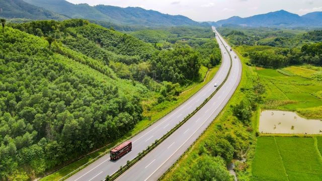 Nỗ lực đẩy nhanh tiến độ mở rộng tuyến cao tốc Nội B&agrave;i - L&agrave;o Cai&nbsp;đoạn Y&ecirc;n B&aacute;i - L&agrave;o Cai.&nbsp;