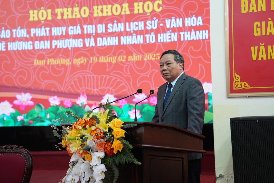 Ph&oacute; B&iacute; thư Thường trực Th&agrave;nh ủy H&agrave; Nội Nguyễn Văn Phong ph&aacute;t biểu tại hội thảo.