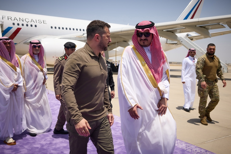 Tổng thống Ukraine&nbsp;Volodymyr Zelensky trong chuyến chăm Ả-rập Saudi hồi năm 2023. Ảnh: Zuma Press