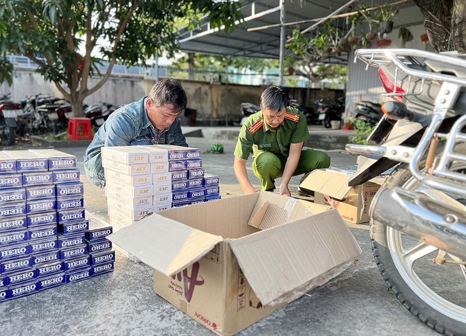 Thuốc l&aacute; lậu tăng phi m&atilde; sẽ c&agrave;ng l&agrave;m Ng&acirc;n s&aacute;ch Nh&agrave; nước bị thất thu, doanh nghiệp sản xuất ch&iacute;nh thức phải chịu thiệt th&ograve;i v&agrave; chịu &aacute;p lực cạnh tranh lớn từ thuốc l&aacute; lậu, người ti&ecirc;u d&ugrave;ng c&oacute; thể bị ảnh hưởng nghi&ecirc;m trọng đến sức khoẻ.