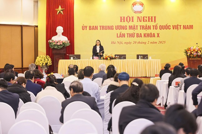 Quang cảnh c&aacute;c Tổ thảo luận tại&nbsp;Hội nghị Ủy ban Trung ương Mặt trận Tổ quốc Việt Nam lần thứ ba, kh&oacute;a X&nbsp;