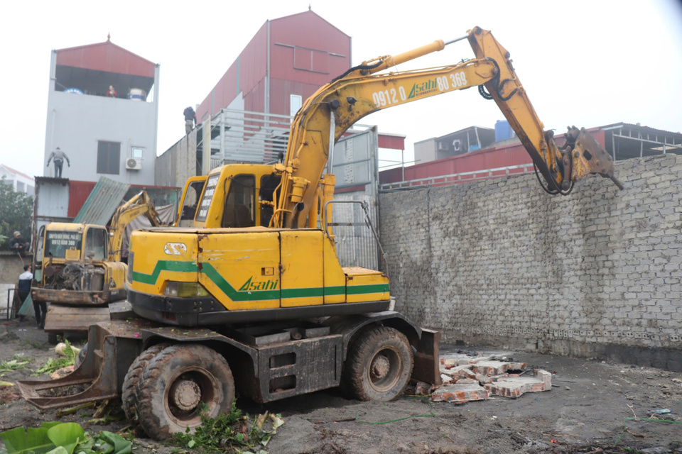 Huyện Ph&uacute; Xuy&ecirc;n ho&agrave;n th&agrave;nh xử l&yacute; dứt điểm vi phạm đ&atilde; tồn tại nhiều năm qua tr&ecirc;n khu đất ao c&aacute; ph&iacute;a T&acirc;y đường sắt, Tiểu khu Ph&uacute; Mỹ