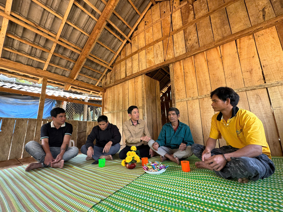 Nhiều địa phương tr&ecirc;n địa b&agrave;n huyện Ba Tơ đ&atilde; ho&agrave;n th&agrave;nh việc x&oacute;a nh&agrave; tạm, nh&agrave; dột n&aacute;t.