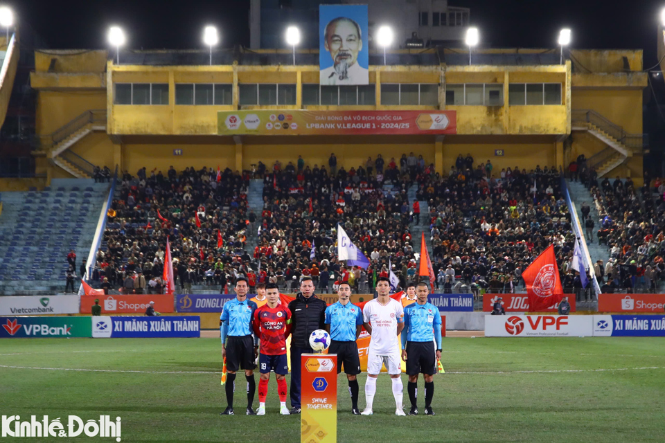 CAHN v&agrave; Thể C&ocirc;ng Viettel c&oacute; m&agrave;n t&aacute;i đấu sau một tuần tại V-League 2024-2025. Ở trận đấu trước đ&oacute;, Thể C&ocirc;ng Viettel đ&atilde; đ&aacute;nh bại CAHN với tỷ số 2-1 tr&ecirc;n s&acirc;n Mỹ Đ&igrave;nh.