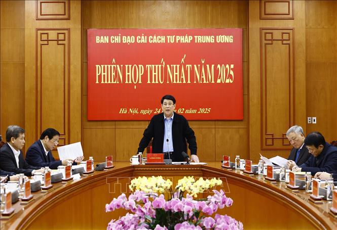 Chủ tịch nước Lương Cường chủ tr&igrave; Phi&ecirc;n họp thứ nhất năm 2025 Ban Chỉ đạo Cải c&aacute;ch Tư ph&aacute;p Trung ương. Ảnh: TTXVN