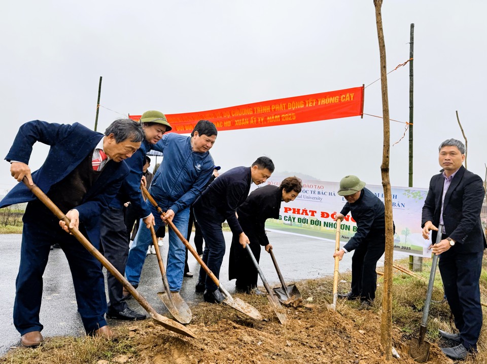 Đ&acirc;y l&agrave; hoạt động &yacute; nghĩa do Trường Đại học Quốc tế Bắc H&agrave; c&ugrave;ng Hội đồng hương Vụ Bản tại TP H&agrave; Nội ph&aacute;t động. Ảnh: Duy Anh.