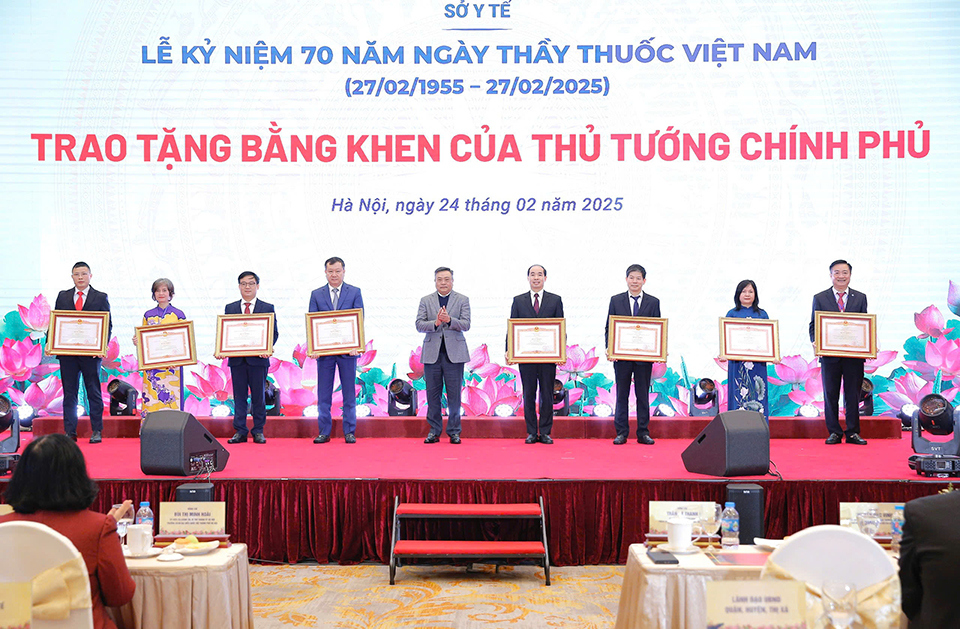 8 tập thể v&agrave; c&aacute; nh&acirc;n được nhận Bằng khen của Thủ tướng Ch&iacute;nh phủ