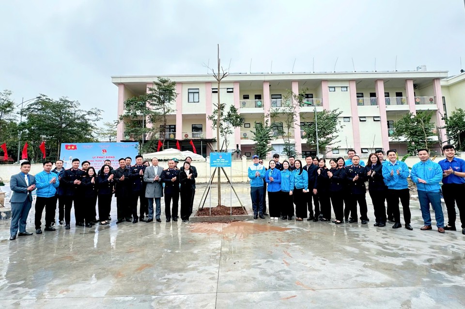 C&aacute;c đại biểu hưởng ứng Tết trồng c&acirc;y "Đời đời nhớ ơn B&aacute;c Hồ" Xu&acirc;n Ất Tỵ.