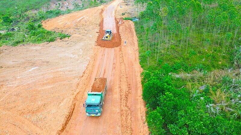 C&ocirc;ng trường cao tốc H&ograve;a B&igrave;nh - Mộc Ch&acirc;u. Ảnh: LĐO