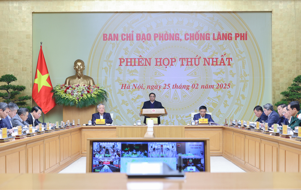 Thủ tướng đề nghị c&aacute;c th&agrave;nh vi&ecirc;n Ban Chỉ đạo, l&atilde;nh đạo c&aacute;c bộ, cơ quan, địa phương phải tập trung chỉ đạo, điều h&agrave;nh v&agrave; tổ chức thực hiện một số nhiệm vụ, giải ph&aacute;p trọng t&acirc;m - Ảnh: VGP/Nhật Bắc