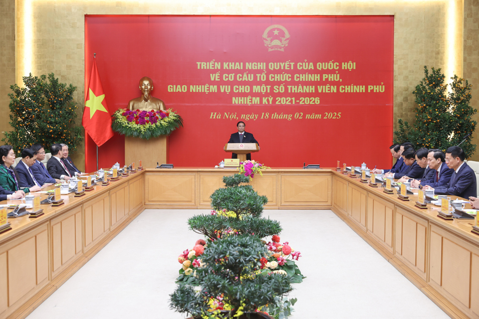 Thủ tướng Ch&iacute;nh phủ Phạm Minh Ch&iacute;nh giao nhiệm vụ cho c&aacute;c th&agrave;nh vi&ecirc;n Ch&iacute;nh phủ mới được bổ nhiệm.