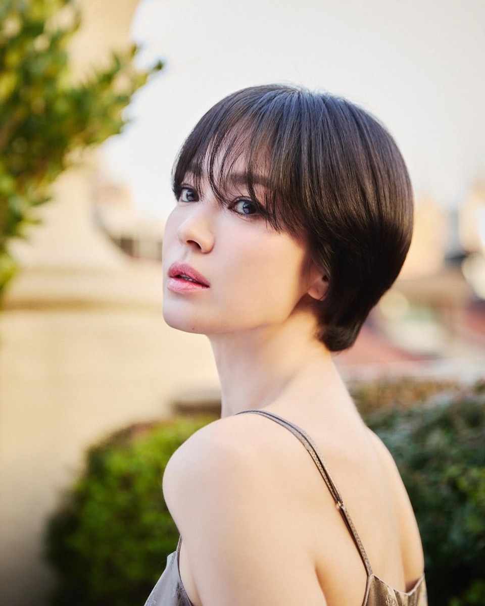 Song Hye Kyo vừa tham dự buổi tr&igrave;nh diễn thời trang Thu/Đ&ocirc;ng 2025 của Fendi tại Tuần lễ thời trang Milan.