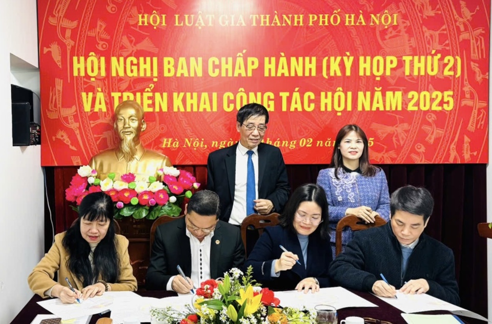 Hội Luật gia H&agrave; Nội ph&aacute;t động phong tr&agrave;o thi đua năm 2025 v&agrave; k&yacute; giao ước thi đua