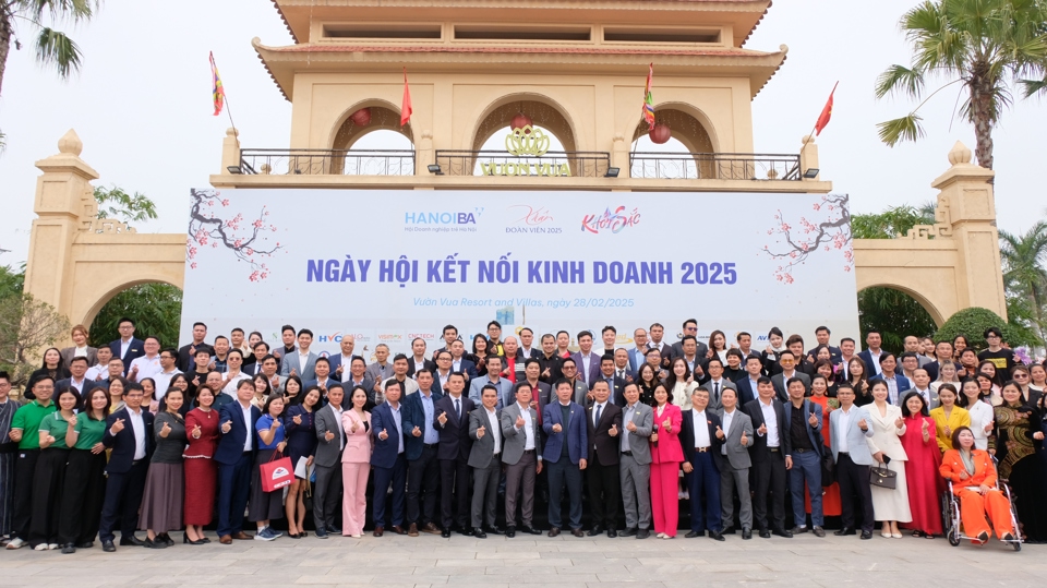 Ng&agrave;y hội Kết nối Kinh doanh 2025 thu h&uacute;t khoảng 400 doanh nh&acirc;n đến từ H&agrave; Nội v&agrave; nhiều tỉnh, TP của cả nước.