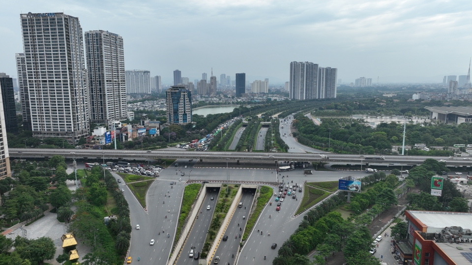 Hệ thống giao th&ocirc;ng nhiều tầng tại n&uacute;t giao Trần Duy Hưng - V&agrave;nh đai 3 (H&agrave; Nội). Ảnh: Phạm H&ugrave;ng