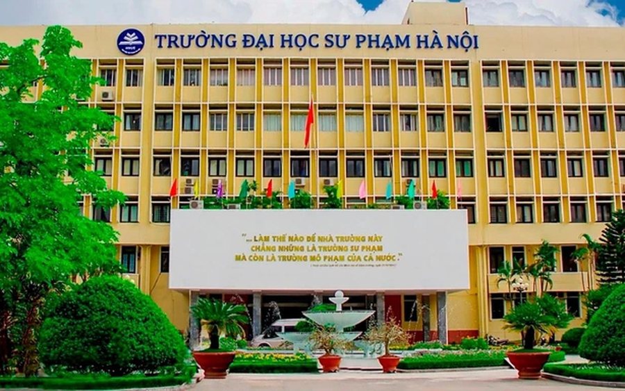 Trường THCS Năng khiếu Đại học Sư phạm nằm trong khuôn viên Trường Đại học Sư phạm Hà Nội.