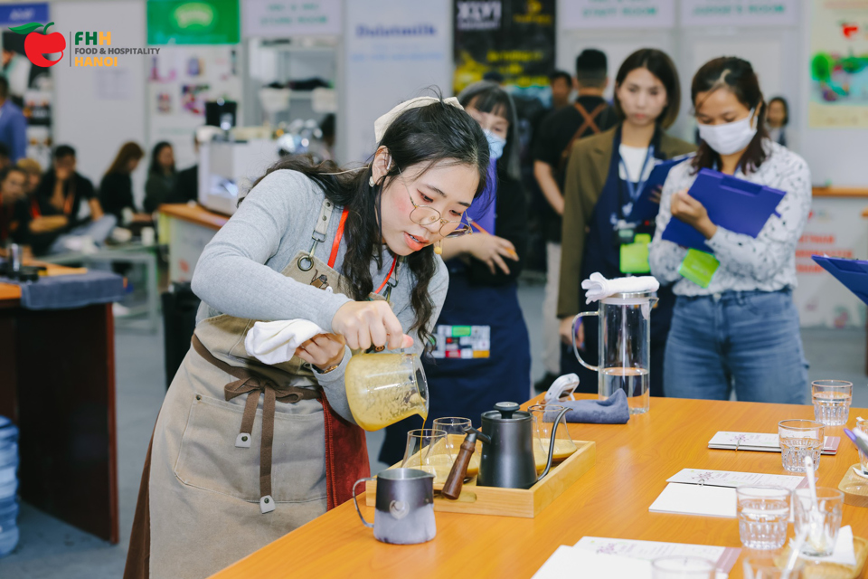 Vietnam Barista Competition (VBC) thu h&uacute;t nhiều th&iacute; sinh trong ng&agrave;nh pha chế tham dự (Ảnh: Food &amp; Hospitality Hanoi 2023).