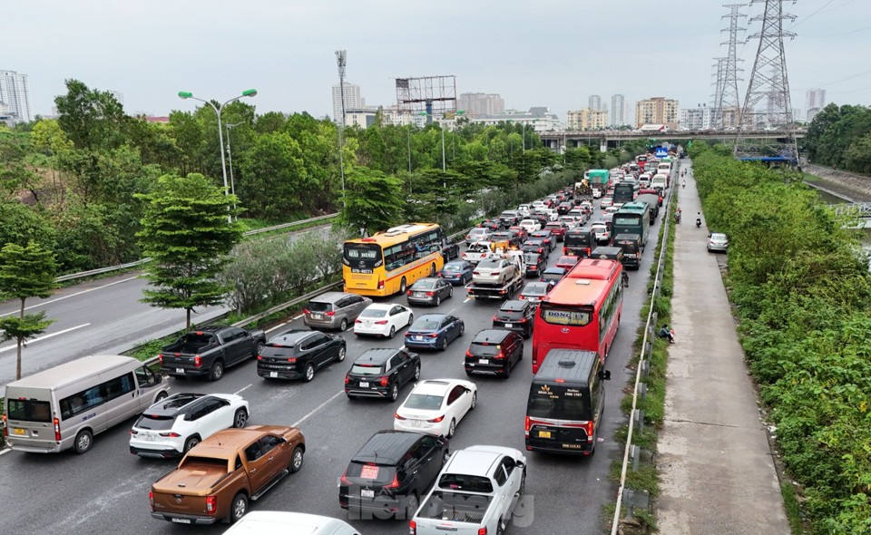 Cảnh thường ng&agrave;y tr&ecirc;n cao tốc Ph&aacute;p V&acirc;n - Cầu Giẽ. Ảnh TA