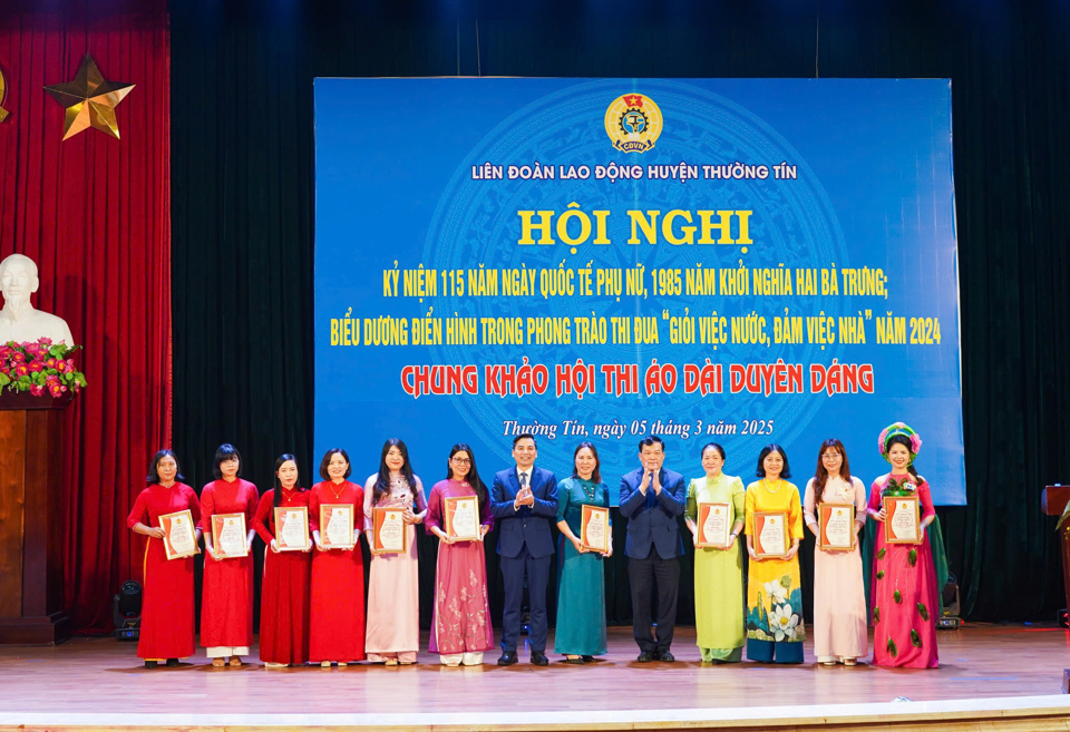 Li&ecirc;n đo&agrave;n lao động huyện Thường T&iacute;n biểu dương 163 nữ c&ocirc;ng đo&agrave;n vi&ecirc;n điển h&igrave;nh trong phong tr&agrave;o thi đua "giỏi việc nước, đảm việc nh&agrave; năm 2024&rdquo;